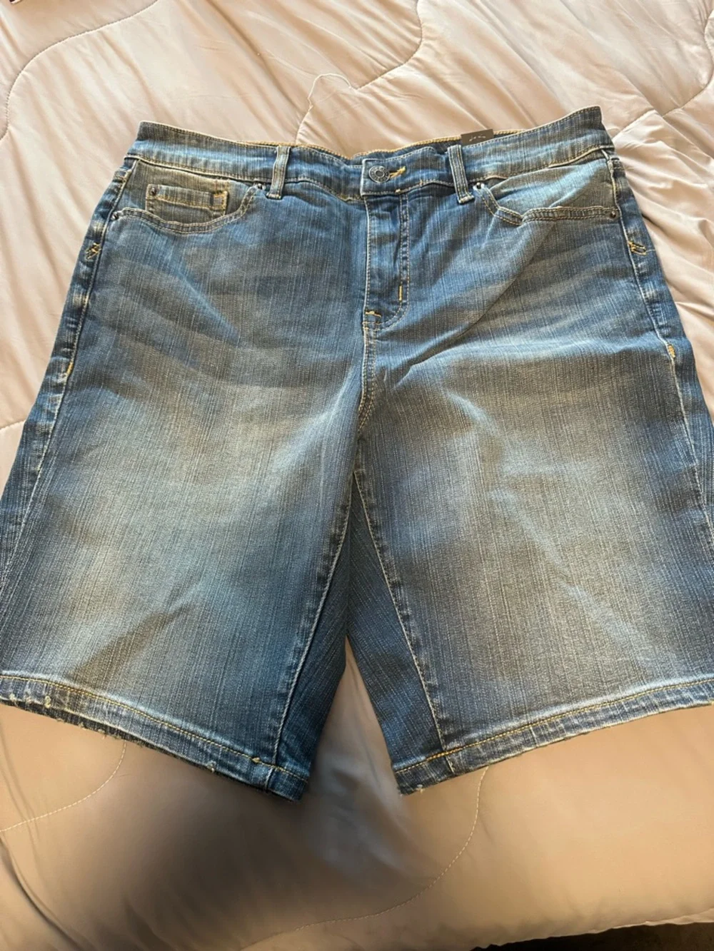 Torrid Light Wash Denim Jean Shorts - Picture 3 of 6